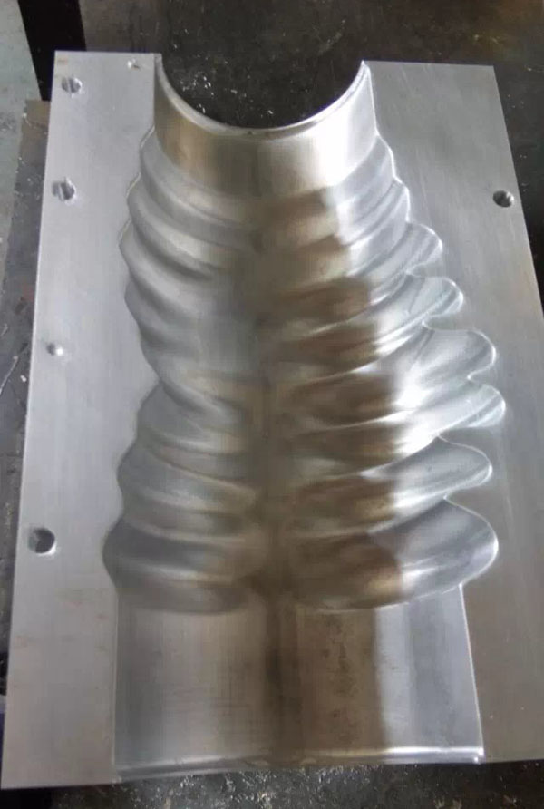 上海技術(shù)學(xué)院用線(xiàn)規(guī)加工中心教學(xué)加工案例